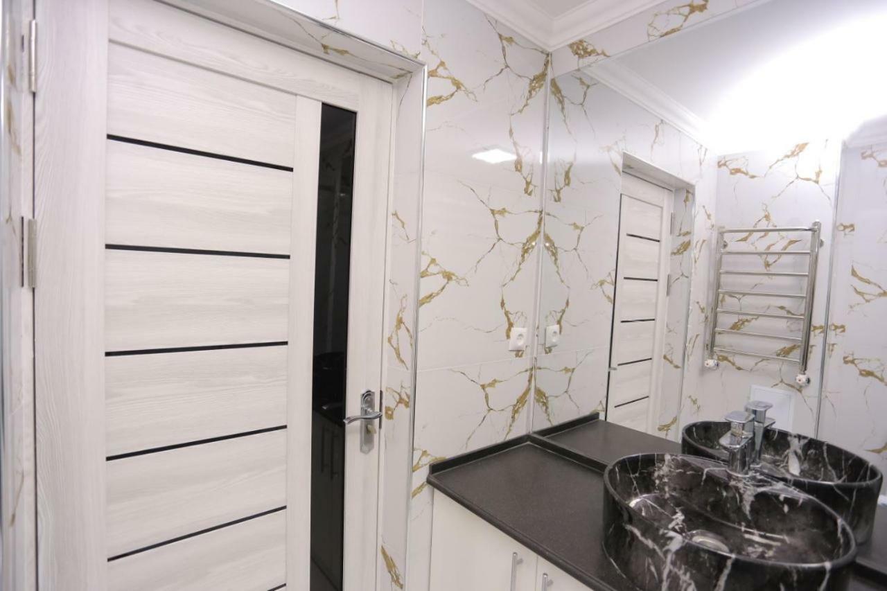Luxury 2 Bedrooms Apartment Walking Distance From Gur-Emir Semerkant Dış mekan fotoğraf
